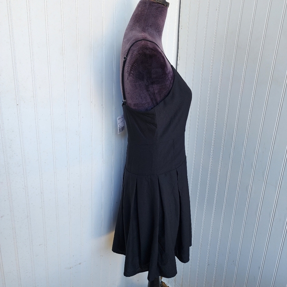 NWT Forever 21 Fit Flare Mini Strap Dress Black Pleated Sz M - Picture 6 of 15